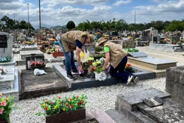 Sa&uacute;de de Brusque alerta para risco de dengue nos cemit&eacute;rios durante Finados