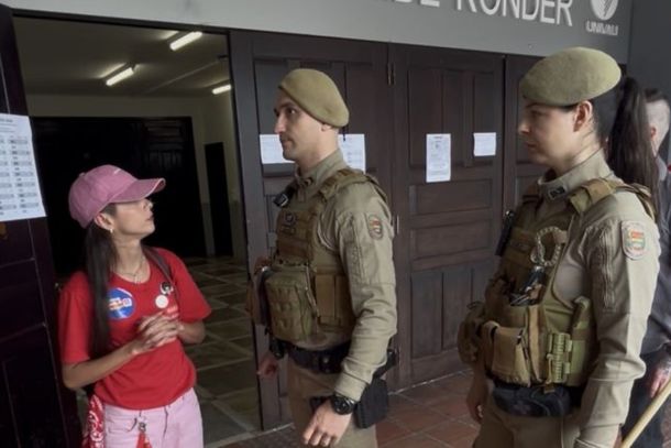 Suplente de vereadora do PT &eacute; levada &agrave; PF ap&oacute;s tumulto na Univali, em Itaja&iacute;