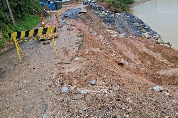 Vereador volta a cobrar melhorias em estrada tomada pela lama na Cristalina