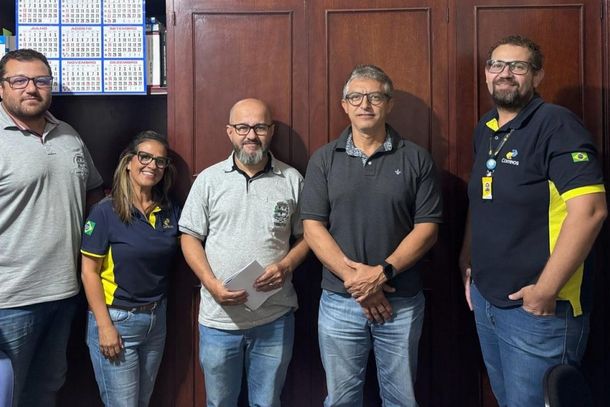 Equipe de Buritama recebe representantes dos Correios