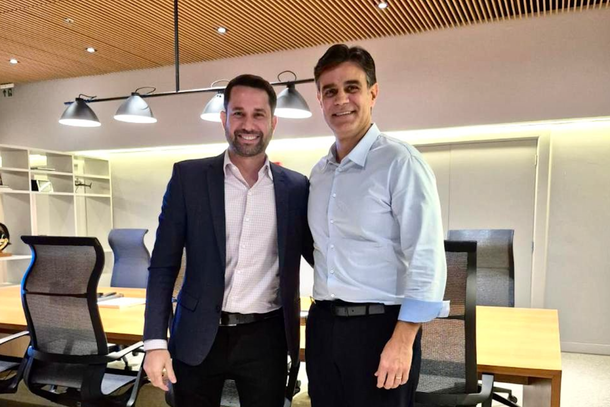 Dr. Tiago (&agrave; esq., prefeito de Buritama) e Rodrigo Garcia (&agrave;. dir., ex-governador do estado de S&atilde;o Paulo)