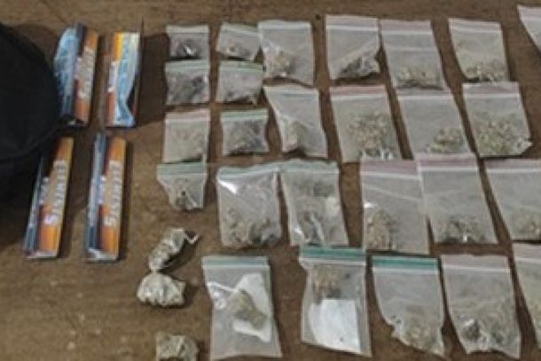 Den&uacute;ncias levaram a PM a localizar maconha em uma casa no bairro Rosante, em Buritama, suspeito foi detido e permaneceu preso.