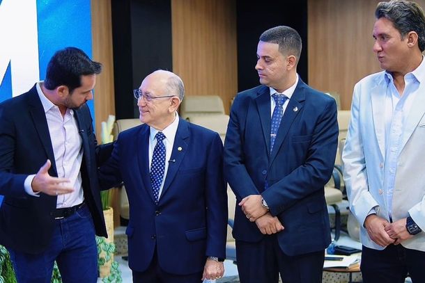Prefeito Dr. Tiago agradece ao deputado, juntamente com vice-prefeito Junior Picolli e vereador Mikael