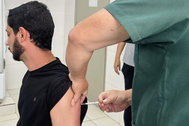 Primeira etapa contempla profissionais de 50 a 59 anos nas unidades b&aacute;sicas.