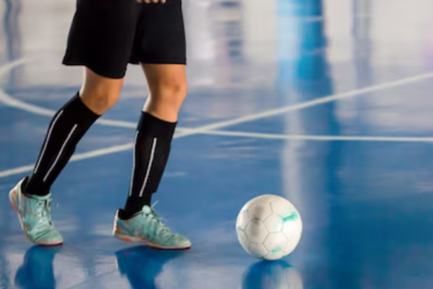 Tr&ecirc;s confrontos decisivos definem classificados no Futsal Amador 2026 feminino e masculino no Gin&aacute;sio de Esportes.
