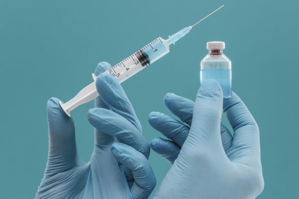 Prefeitura orienta respons&aacute;veis a levarem adolescentes &agrave; UBS com a caderneta de vacina&ccedil;&atilde;o para garantir prote&ccedil;&atilde;o contra o HPV.