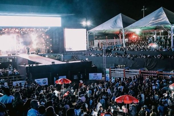 Uma das noites da edi&ccedil;&atilde;o 2025 do Buritama Rodeio Show