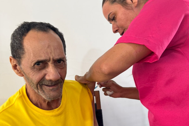 Grupos priorit&aacute;rios podem se vacinar at&eacute; dia 30 de abril