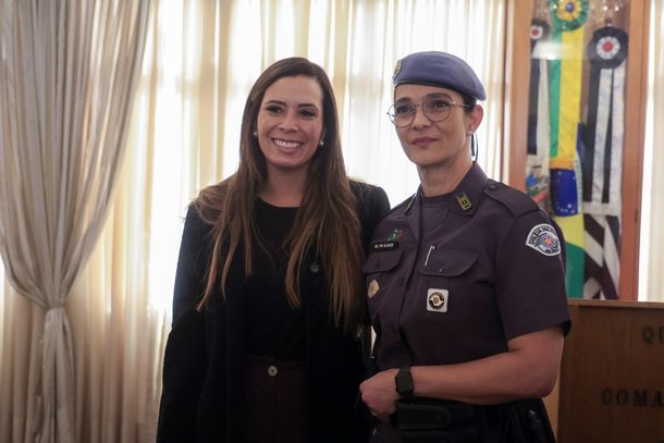 Fernanda Simonatto e a comandante-geral da Pol&iacute;cia Militar, Glauce Anselmo Cavalli