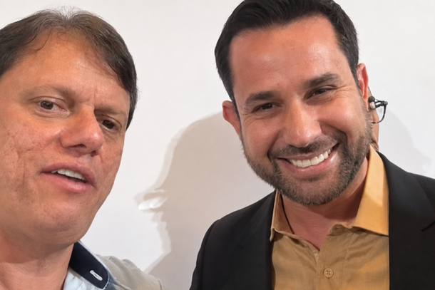 Prefeito Dr. Tiago (&agrave; dir.) e governador Tarc&iacute;sio de Freitas (&agrave; esq.)