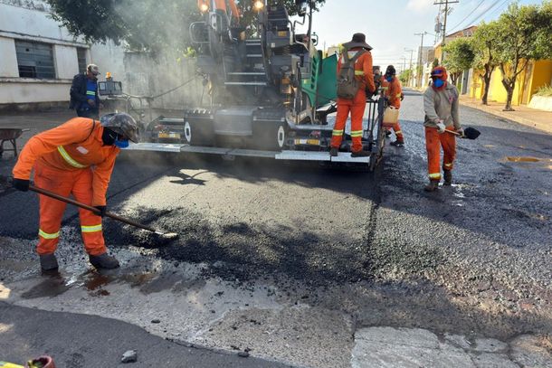 Trecho de via recebendo recape