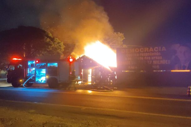 Boate da BR 163 em chamas