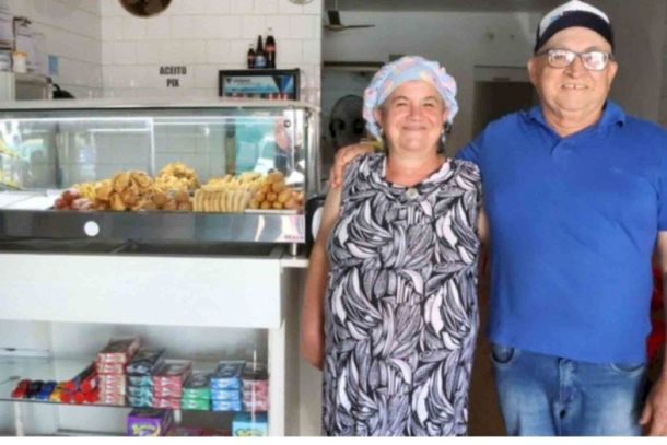 Cear&aacute; e a dona Jeni ao lado das del&iacute;cias.