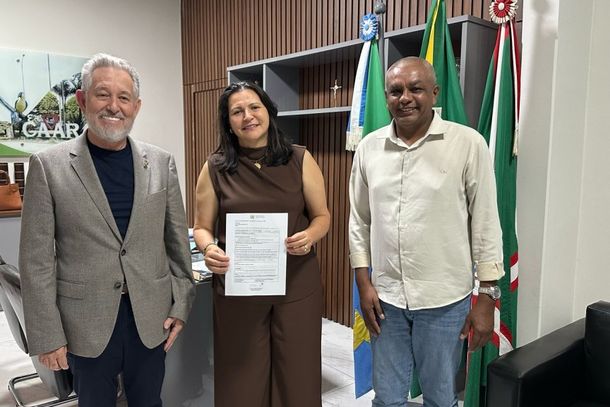 Prefeita Lurdes Portugal com o deputado Vaz e Jos&eacute; Carlos Fagundes, o Cobrinha