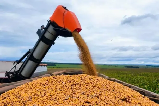 Colheita da soja em lavoura de Mato Grosso do Sul (Foto: Divulga&ccedil;&atilde;o/Aprosoja)