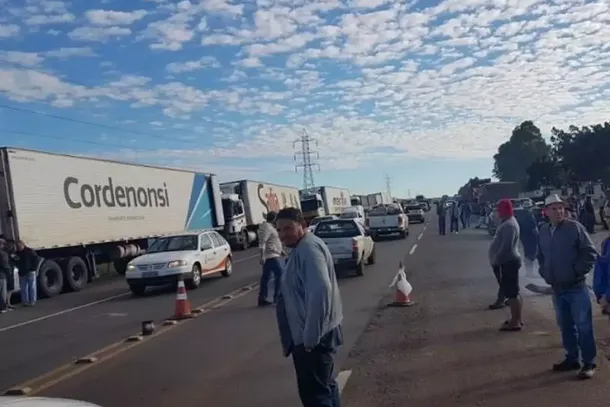 Protesto dos caminhoneiros na BR-163, em 2018 (Foto: Arquivo Campo Grande News)