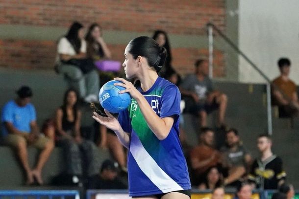 A jovem atleta do distrito de Nova Am&eacute;rica, em Caarap&oacute;, Cibelly Andressa
