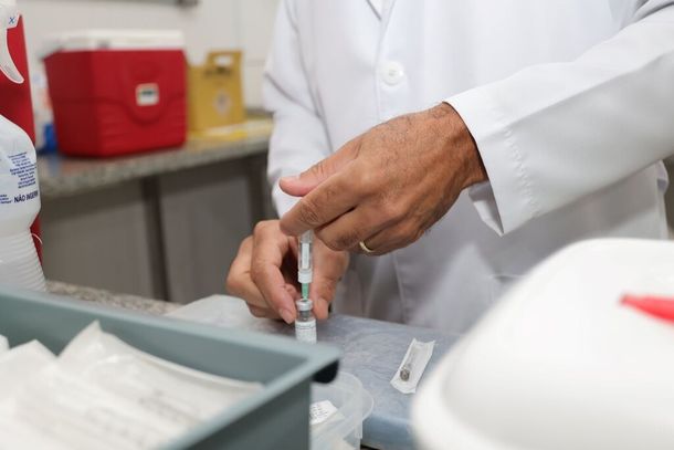 Vacina contra chikungunya est&aacute; dispon&iacute;vel nos postos de Dourados, mas procura &eacute; baixa (Foto: A. Frota)