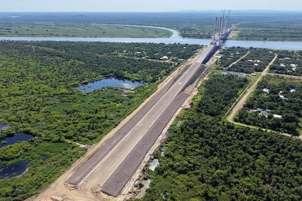 Acesso a ponte Bioce&acirc;nica que ligar&aacute; o Brasil ao Paraguai por Porto Murtinho (Foto: Toninho Ruiz)
