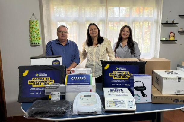 Prefeita Lurdes com o vereador Pontinha e a secret&aacute;ria de Sa&uacute;de, Beatriz Romeiro (D)