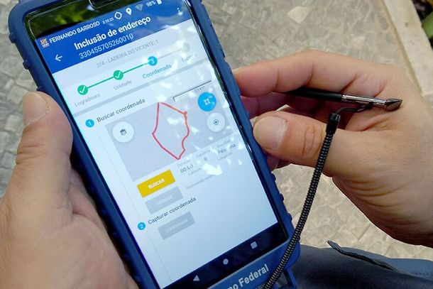 Celular utilizado pelos recenseadores do IBGE para a coleta de dados em campo (Foto: IBGE)