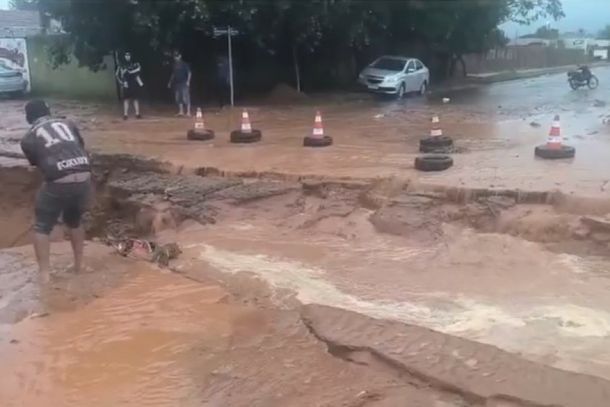 Registro de enxurrada na cidade de Tr&ecirc;s Lagoas