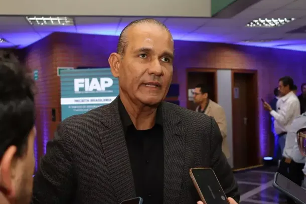 CEO da Friboi, Renato Costa (Osmar Veiga)