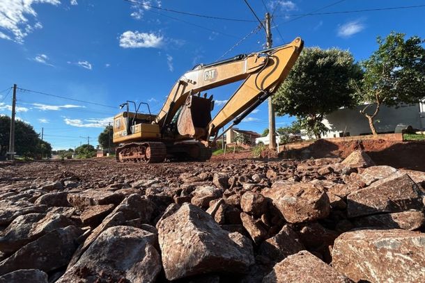 A m&aacute;quina em um dos locais das obras