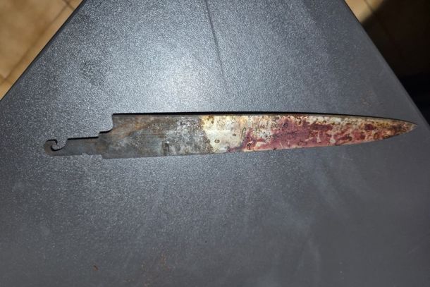 Faca usada na tentativa de hom&iacute;cidio na aldeia de Caarap&oacute;