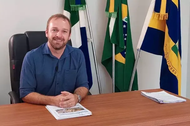 Prefeito Henrique Budke reassumiu o cargo e determinou a suspens&atilde;o das atividades do munic&iacute;pio por tr&ecirc;s dias (Foto: Redes Sociais)