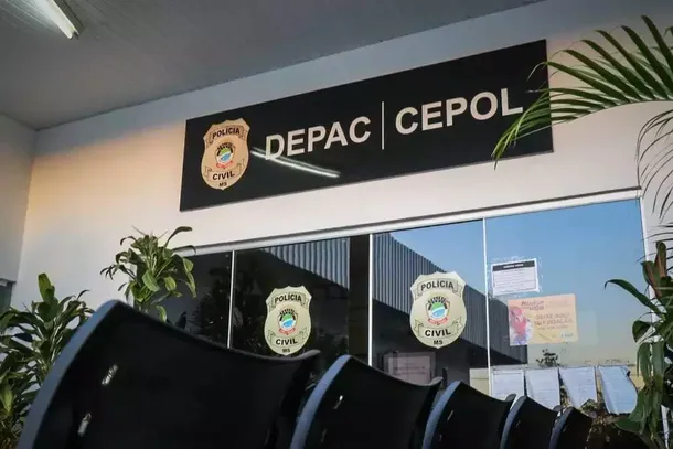 Fachada da Depac Cepol, onde caso foi registrado. (Foto: Arquivo/Campo Grande News)