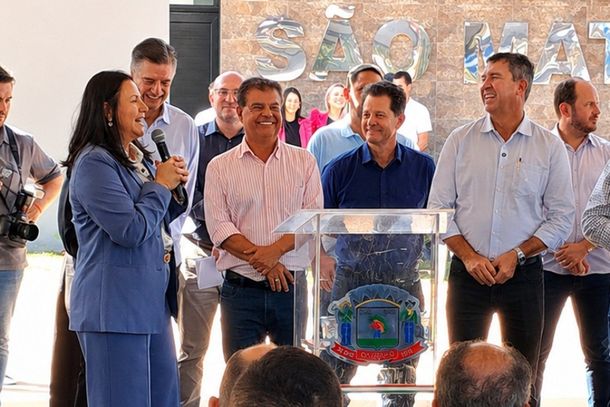 Momento do discurso da prefeita Lurdes de Caarap&oacute;