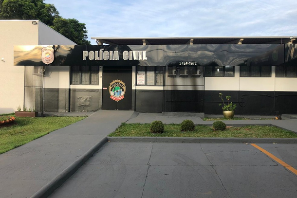 Fachada da Delegacia de Pol&iacute;cia Civil de Maracaju, onde caso foi registrado. (Foto: Arquivo/Sejusp)