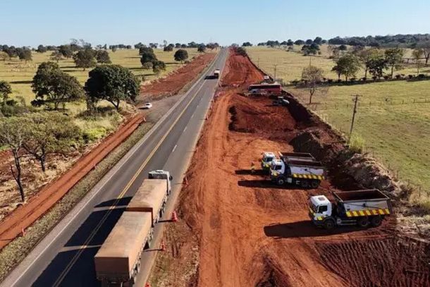 Obras est&atilde;o sendo realizadas ao longo da via desde a repactua&ccedil;&atilde;o do contrato (Foto/Arquivo)