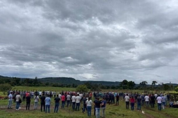 Grupo de ind&iacute;gnas entram em fazenda em Sidrol&acirc;ndia (Foto: Direto das Ruas/Arquivo)