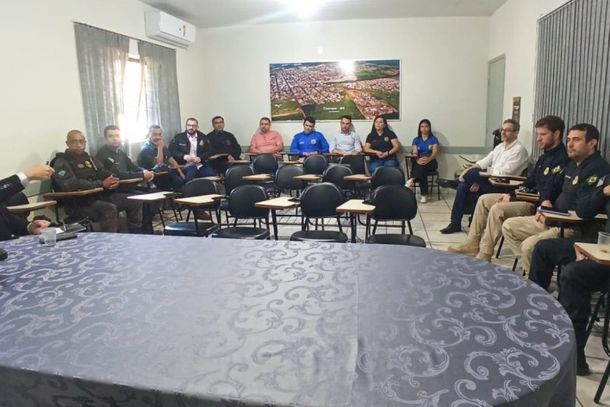 Um dos momentos da reuni&atilde;o estrat&eacute;gica para fortalecer a&ccedil;&otilde;es integradas