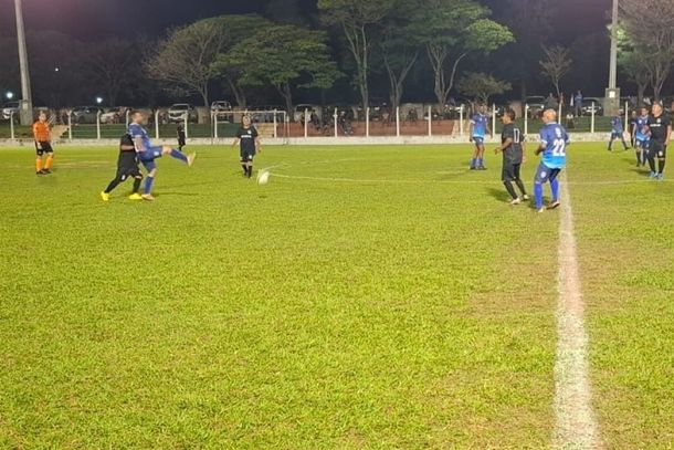 Lance de uma das partidas desta quinta-feira (16)