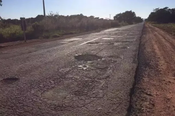 Imagem ilustrativa da opera&ccedil;&atilde;o tapa buraco na BR-060. (Foto: Arquivo/Campo Grande News)