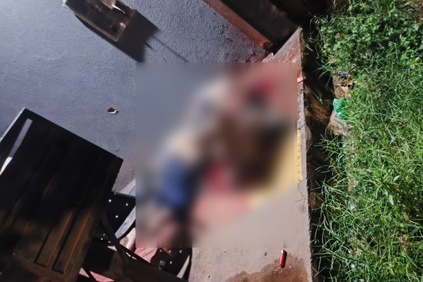 Bruno morto no local enquanto fazia a barba (Foto: Direto das Ruas)