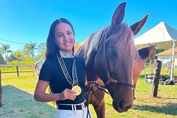 A amazona amambaiense Vaniely da Silva Sousa, destaque no hipismo Sul-mato-grossense
