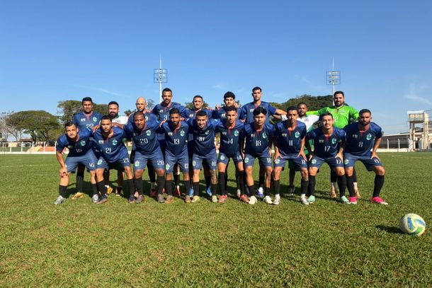 Equipe de Caarap&oacute; que est&aacute; disputando o Campeonato Amador de Futebol de Campo do Conesul