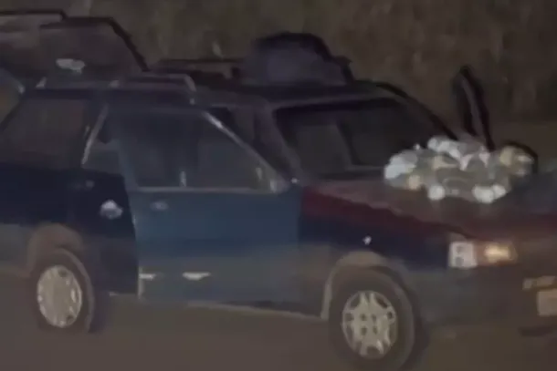 Drogas foram encontradas em autom&oacute;vel usado por dupla que se envolveu em confronto com a pol&iacute;cia paranaense. (Foto: Direto das Ruas)