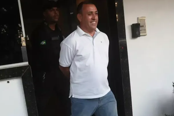 Leonardo Dias de Mendon&ccedil;a, o "Bar&atilde;o do Tr&aacute;fico", em pris&atilde;o na capital goiania. (Foto: Andr&eacute; Costa/O Popular)