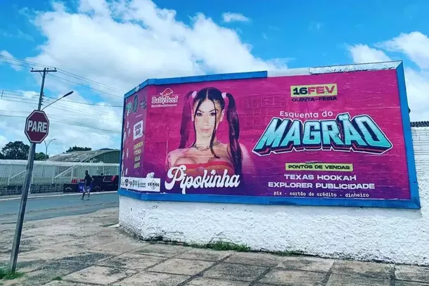 Outdoor com informa&ccedil;&otilde;es a apresenta&ccedil;&atilde;o em Corumb&aacute; em fevereiro de 2023 (Foto: Reprodu&ccedil;&atilde;o)