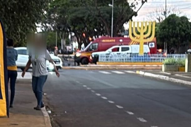 Equipes do Corpo de Bombeiros e da PM no local do acidente