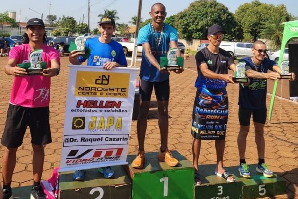 O atleta Rodrigo Sobral, campe&atilde;o geral da prova em Aral Moreira