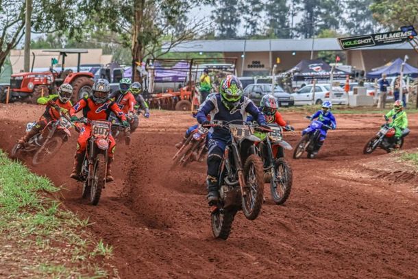 Momento de uma das provas da 6&ordf; etapa da Copa Sulmems de Velocross em Caarap&oacute;