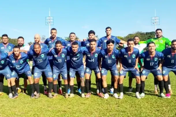 Equipe de Caarap&oacute; que est&aacute; disputando o Campeonato Amador de Futebol de Campo do Conesul