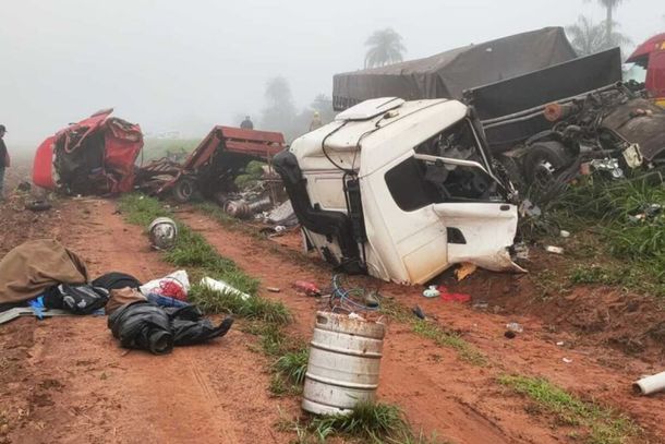 Colis&atilde;o entre carreta e caminh&atilde;o deixa 1 morto e outro ferido na MS-157