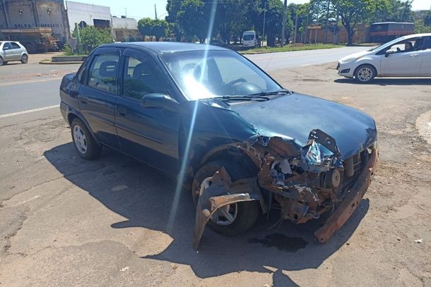 O ve&iacute;culo envolvido no acidente no come&ccedil;o da tarde desta sexta-feira (18)